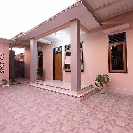 Spot On 1784 Tnc Residence Syariah Матарам Экстерьер фото