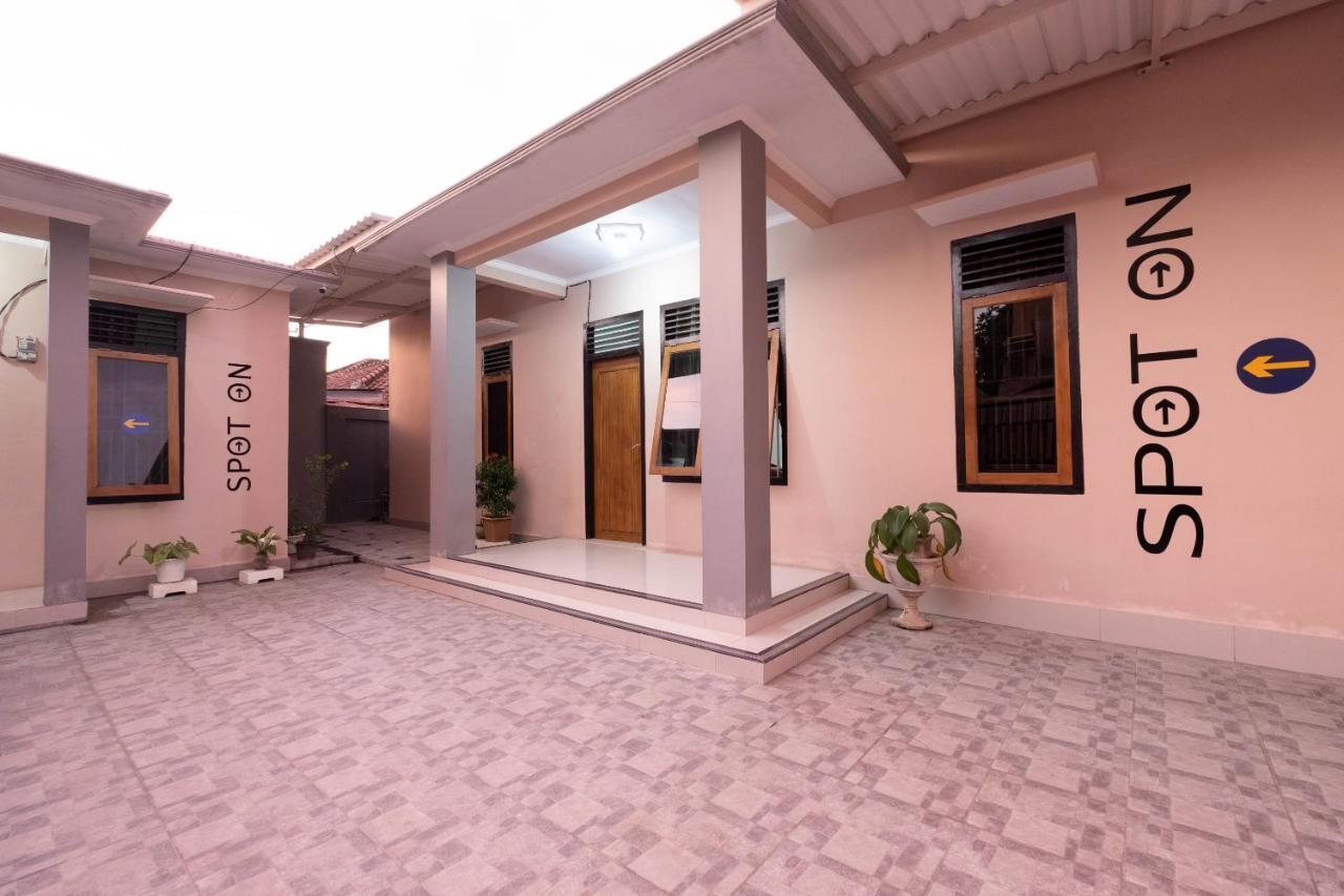 Spot On 1784 Tnc Residence Syariah Матарам Экстерьер фото